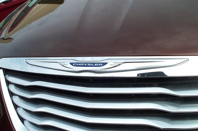 Chrysler 200 2013 photo 2