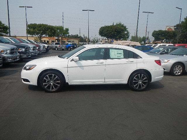 Chrysler 200 2013 photo 5