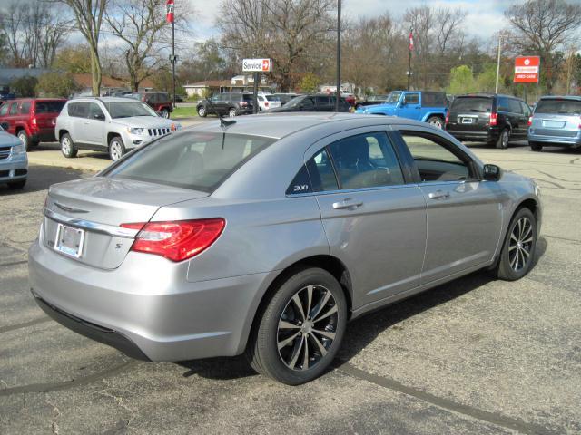 Chrysler 200 2013 photo 4