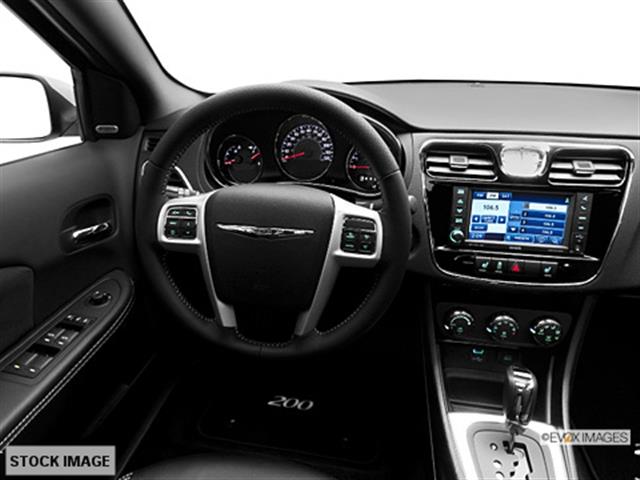 Chrysler 200 2013 photo 7