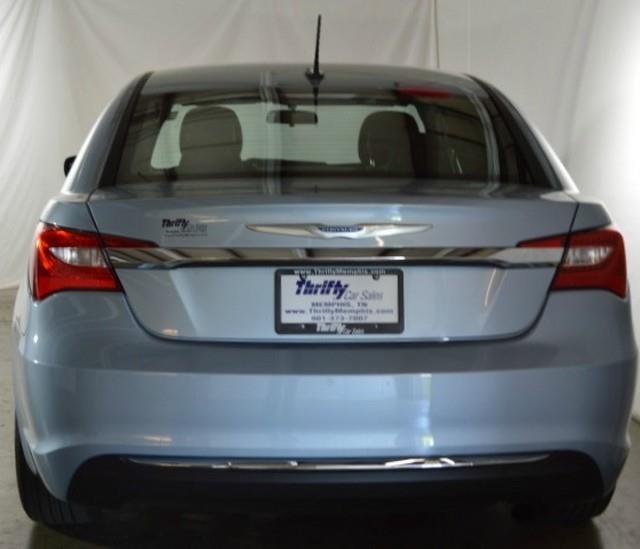 Chrysler 200 2013 photo 2