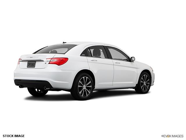 Chrysler 200 2013 photo 8