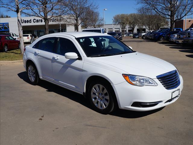 Chrysler 200 2013 photo 2