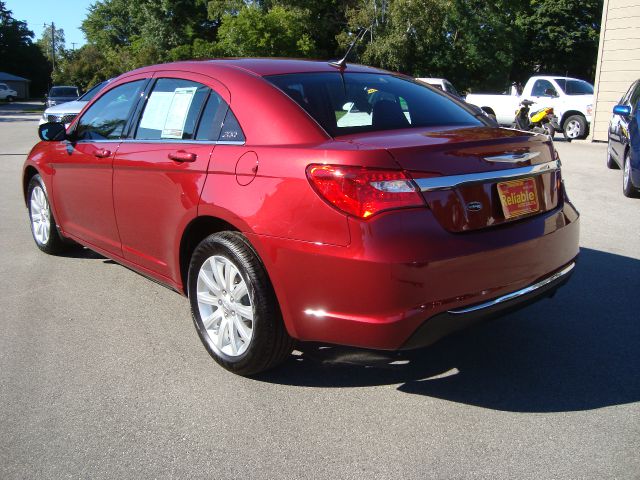 Chrysler 200 2013 photo 2