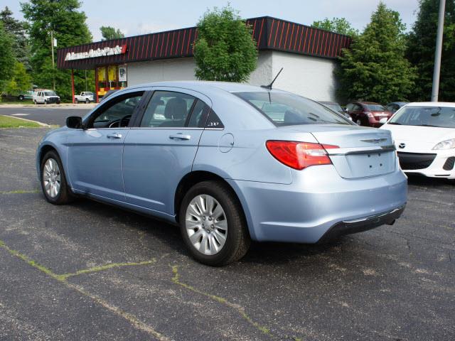 Chrysler 200 2013 photo 7