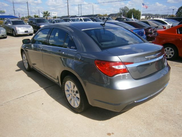 Chrysler 200 2013 photo 2