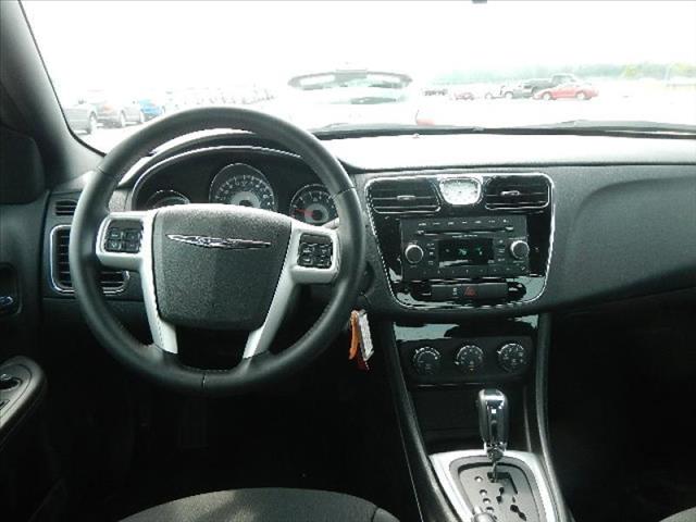 Chrysler 200 2013 photo 4