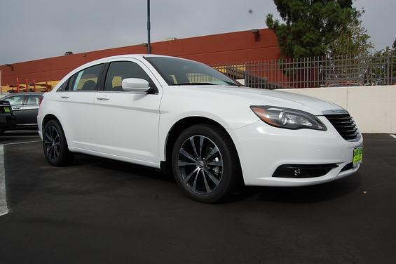 Chrysler 200 2013 photo 1