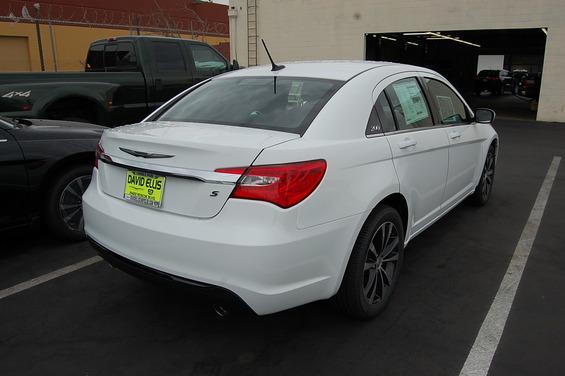 Chrysler 200 2013 photo 2