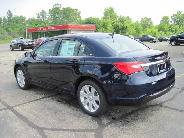 Chrysler 200 2013 photo 1