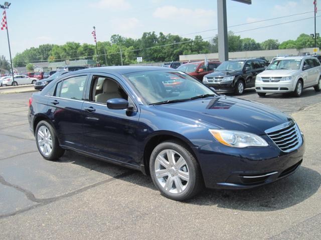 Chrysler 200 2013 photo 2