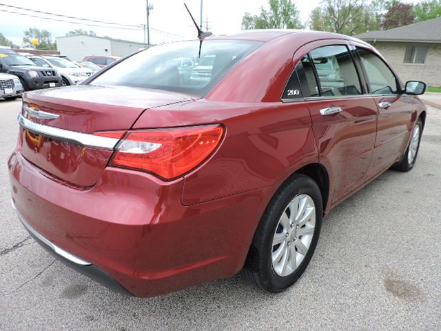 Chrysler 200 2013 photo 2