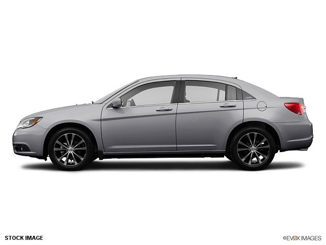 Chrysler 200 2013 photo 2