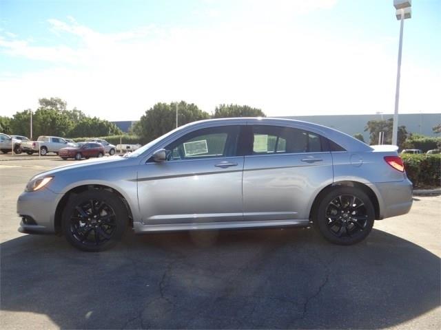 Chrysler 200 2014 photo 2