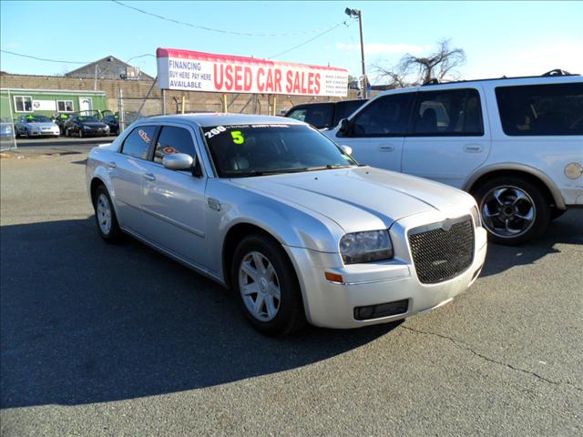 Chrysler 300 2005 photo 2