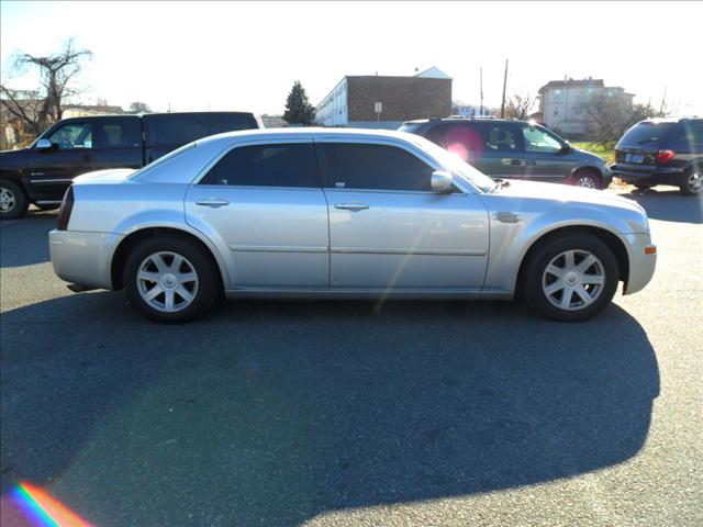 Chrysler 300 2005 photo 3