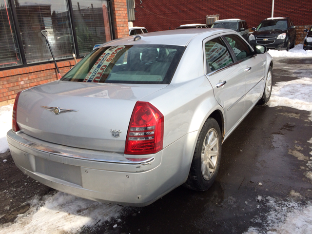 Chrysler 300 2005 photo 2