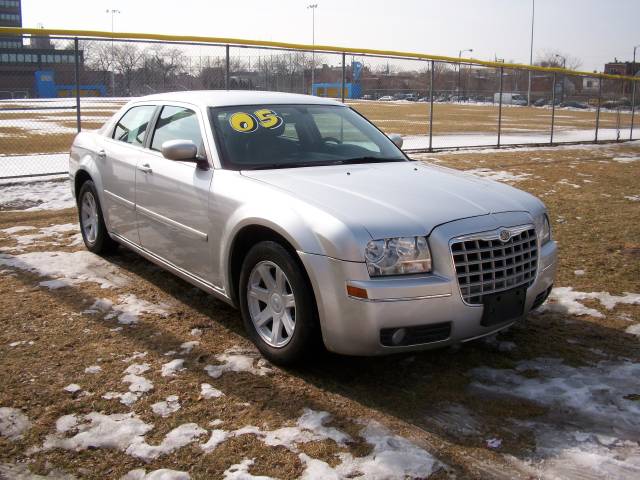 Chrysler 300 2005 photo 2