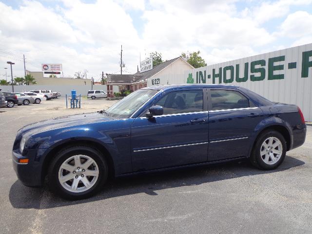 Chrysler 300 2005 photo 2