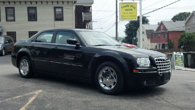 Chrysler 300 2005 photo 2