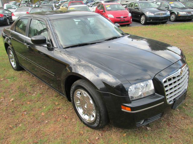 Chrysler 300 2005 photo 2