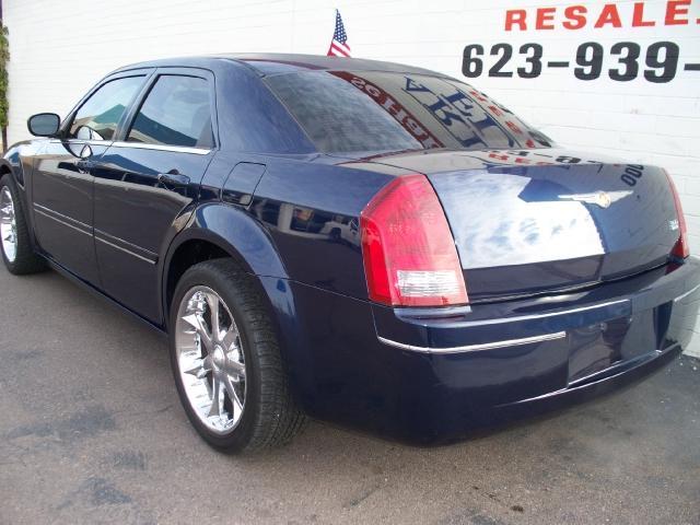 Chrysler 300 2005 photo 2