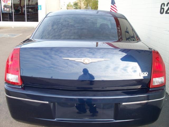 Chrysler 300 2005 photo 3