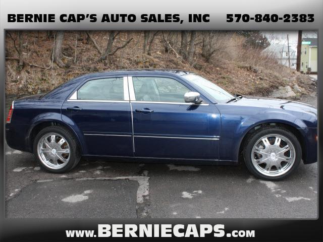 Chrysler 300 2005 photo 2