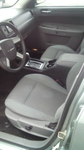 Chrysler 300 2005 photo 2