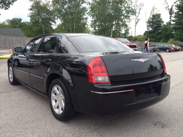 Chrysler 300 2005 photo 8