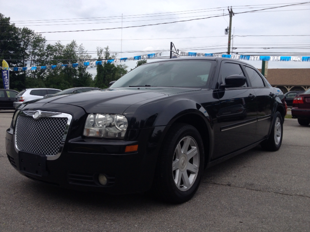 Chrysler 300 2005 photo 9