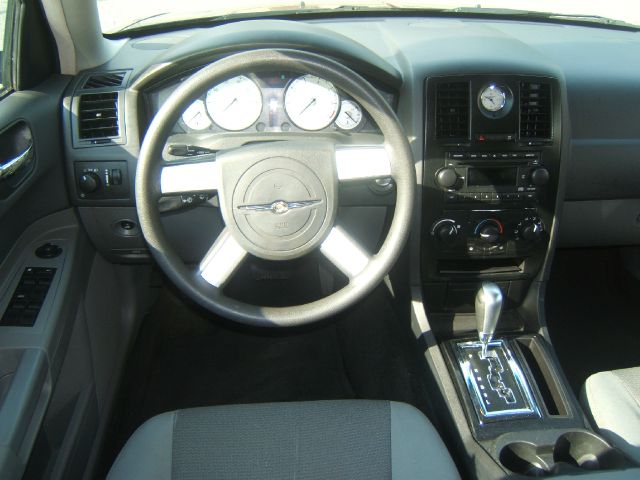 Chrysler 300 2005 photo 6