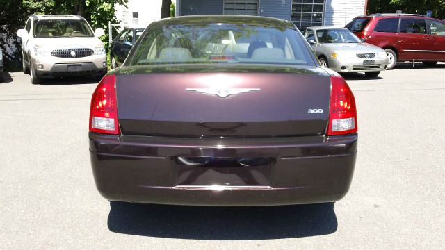 Chrysler 300 2005 photo 21