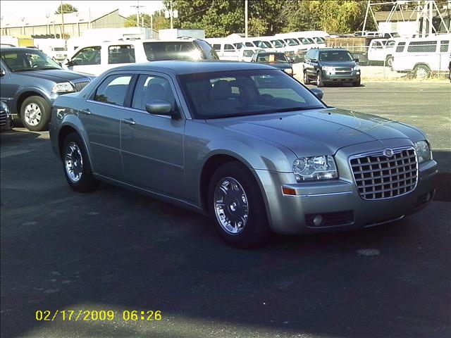 Chrysler 300 2005 photo 2