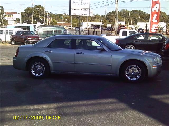 Chrysler 300 2005 photo 3