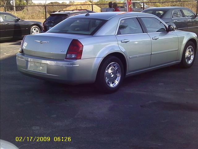 Chrysler 300 2005 photo 0