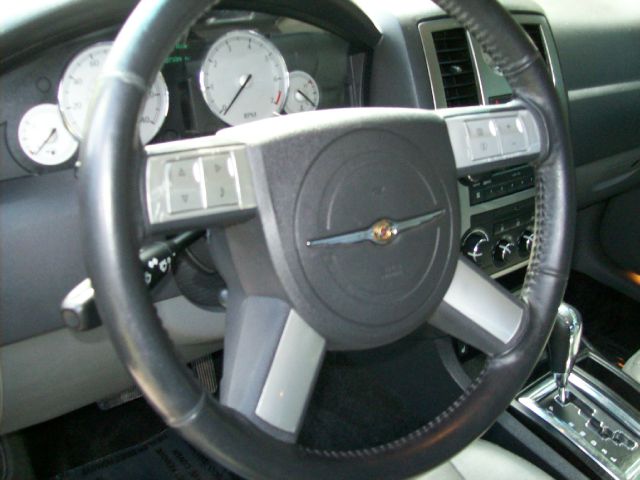 Chrysler 300 2005 photo 10