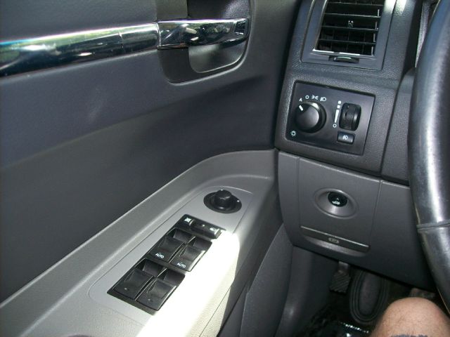 Chrysler 300 2005 photo 11