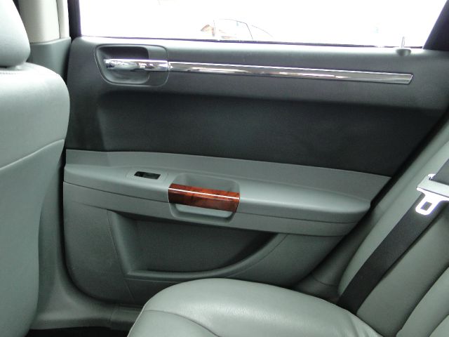 Chrysler 300 2005 photo 12