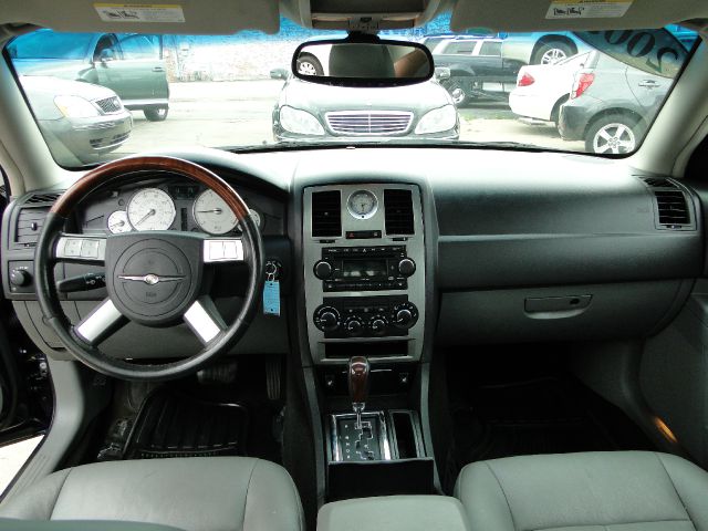 Chrysler 300 2005 photo 14