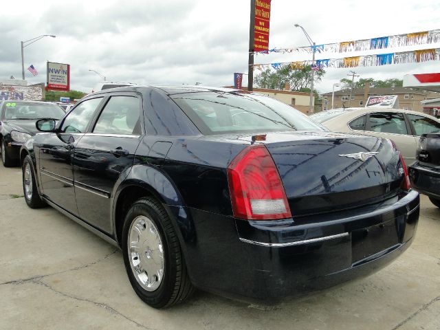 Chrysler 300 2005 photo 17