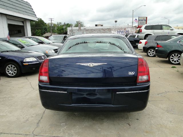 Chrysler 300 2005 photo 21