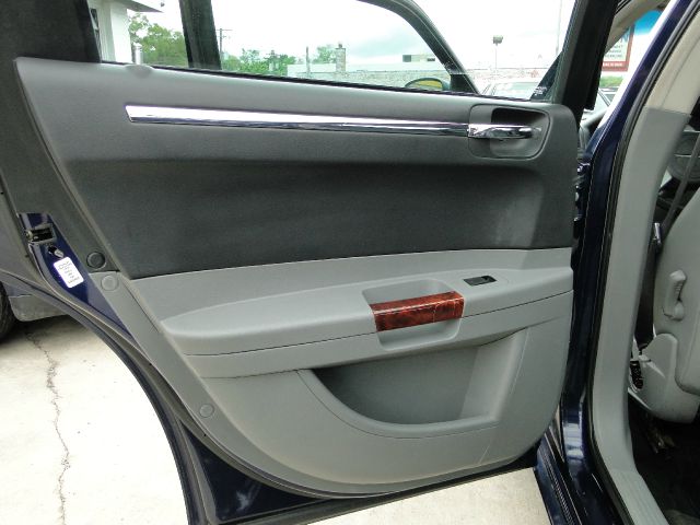 Chrysler 300 2005 photo 7