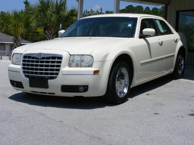 Chrysler 300 2005 photo 2