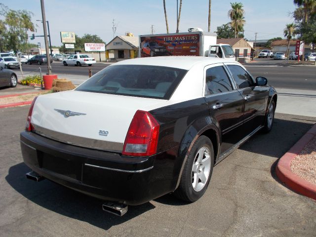 Chrysler 300 2005 photo 1