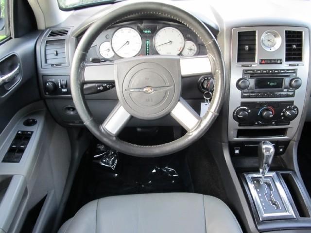 Chrysler 300 2005 photo 3