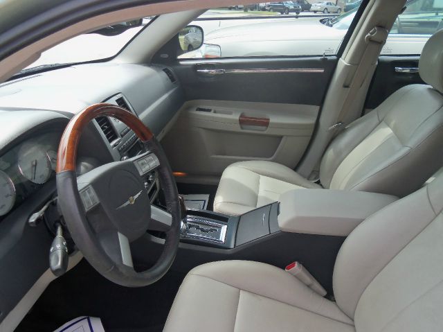 Chrysler 300 2005 photo 2