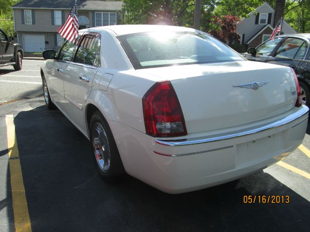 Chrysler 300 2005 photo 2