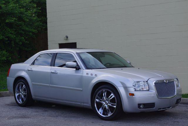 Chrysler 300 2005 photo 11