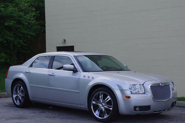 Chrysler 300 2005 photo 12